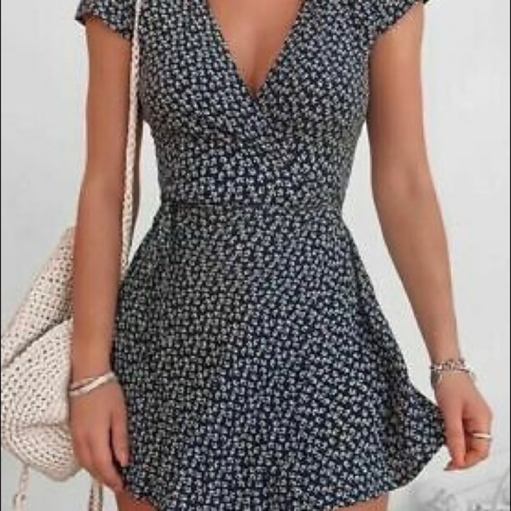 BRANDY MELVILLE wrap dress ✨